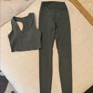 ALO Yoga olive green Activewear.

Top size small
Pants size XS